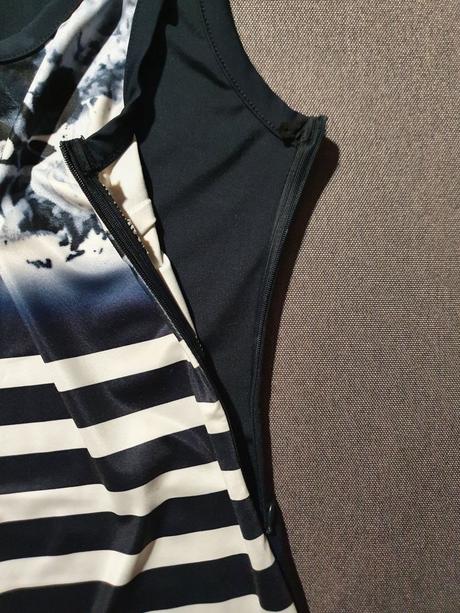 Vypasované šaty, m