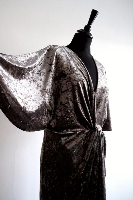 Zamatové šaty 1, l