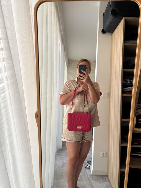 Kabelka farby magenta, 