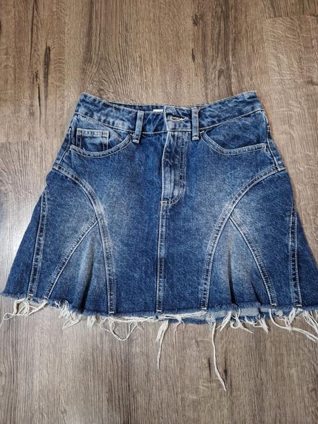 Riflova sukňa, stradivarius,34