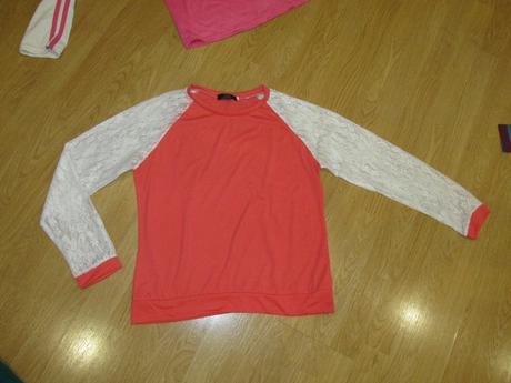 Oranžové tričko s čipkovými rukávmi v. m, m