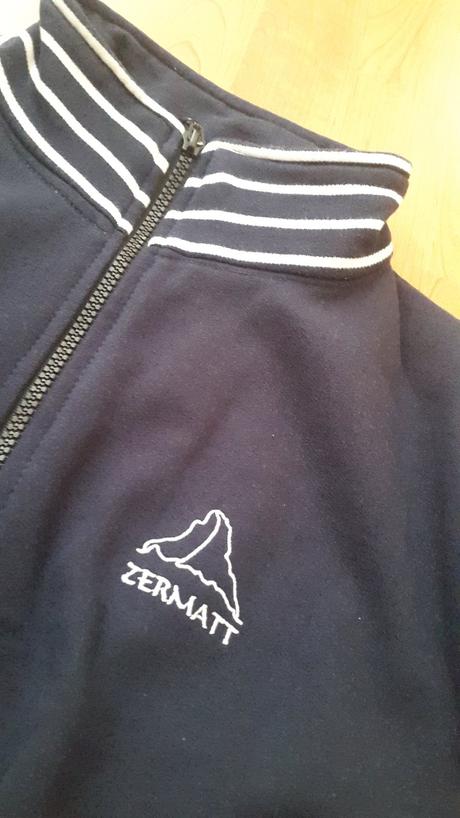 Tmavomodrý sveter, 158