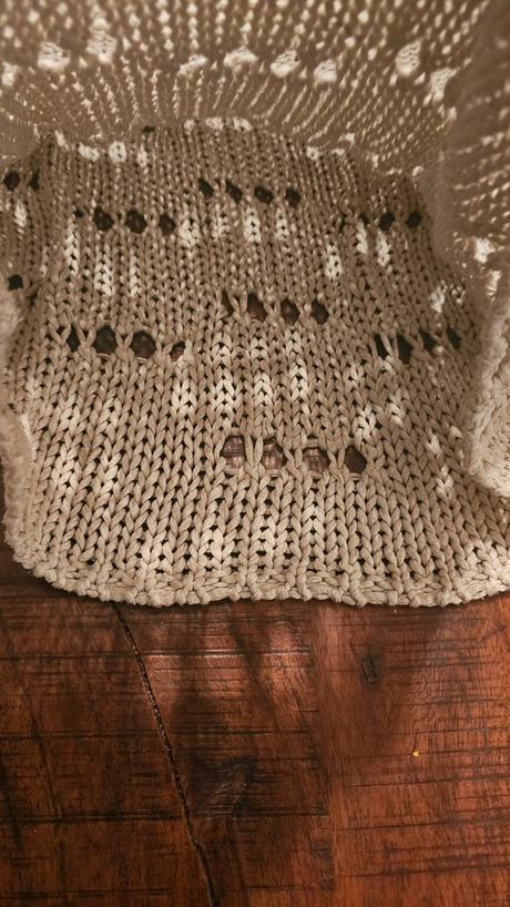 Béžový dierkovaný sveter, s