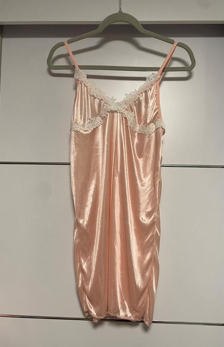 Predám saténové pyžamo, 