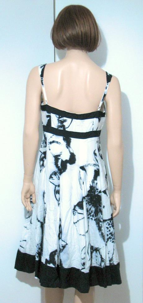 Čiernobiele šaty, 40