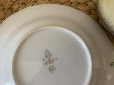 Hlboké taniere s kvetinovým vzorom, 