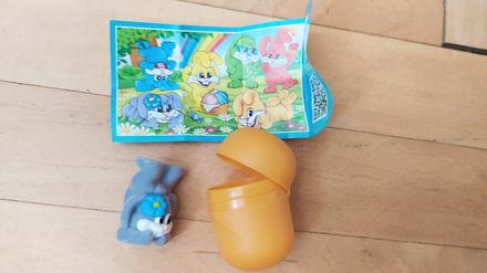 Kinder postavička zajac obalený plyšom, 