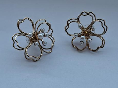 Kvetinové náušnice s perličkami, 