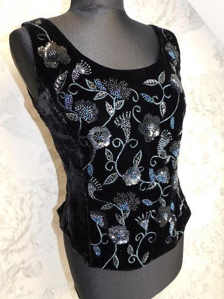 Luxusny velmi pekny zamatovy top na slavnost, 36