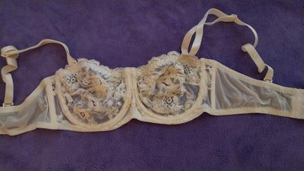 Béžová čipkovaná podprsenka zn. marks& spencer, marks & spencer,80b