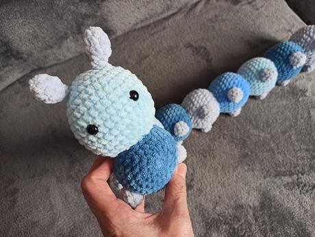 Vankúšik, húsenica, hrkálka, 