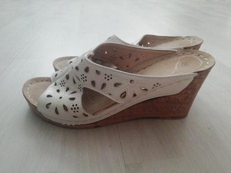 Šlapky na platforme, 39