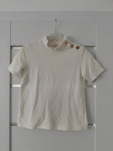Biely top so stojacikom a gombickami, camaieu,s