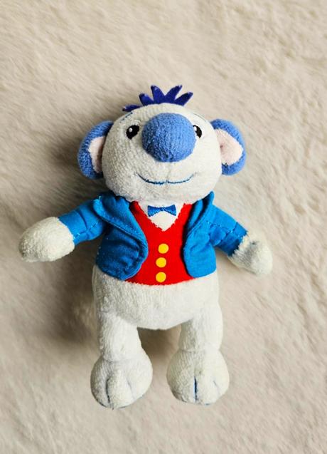 Plyšová hračka koala v modrom obleku, 