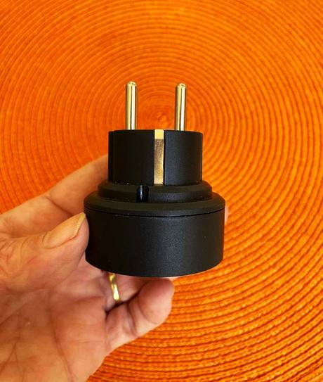 Cestovný adaptér z uk na európu,