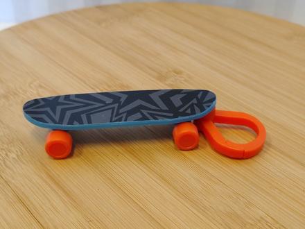 Zberateľský happy meal skateboard hot wheels 2023, 