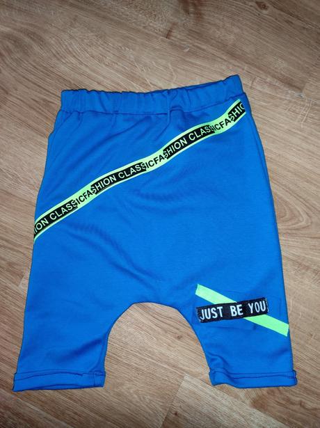 Kralovske modre kratasy neon 104/110, 104