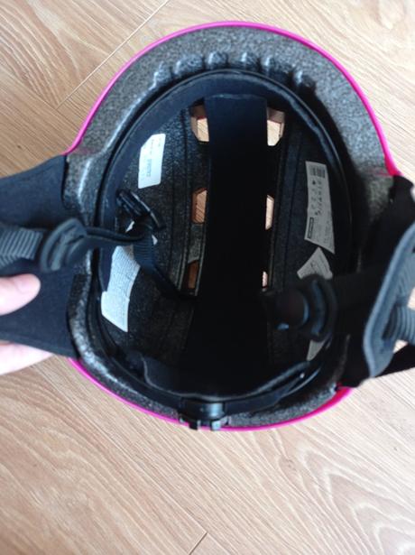 Lyžiarska prilba, s