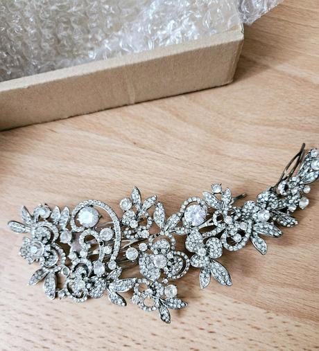 Krásna ozdoba do vlasov,