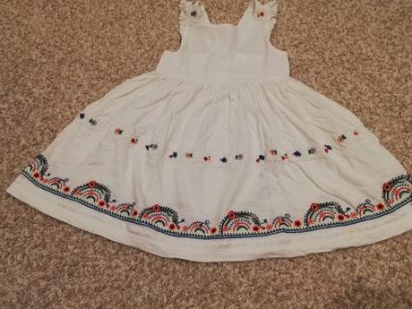 Biele vyšívané satky, next,98