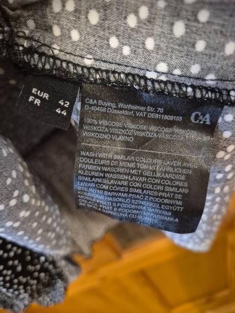 Čierne šaty s jemnými bodkami 42, c&a,42