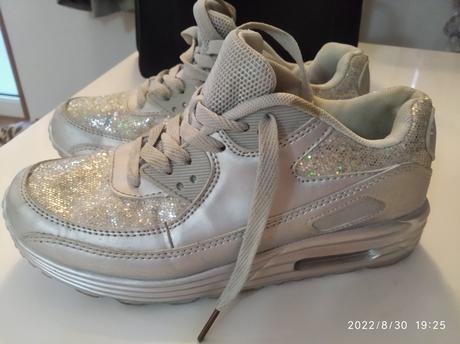 Strieborné tenisky, 37