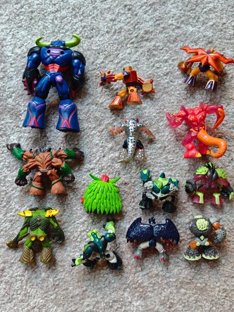 Gormiti 13 figuriek,