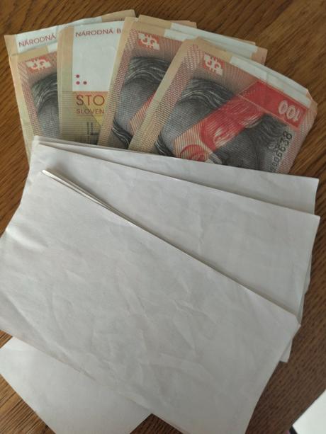 Papierové 100-koruny hračkárske peniaze, 