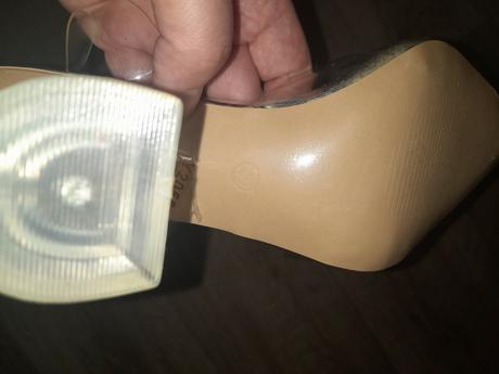 Priesvitné lodičky, 39