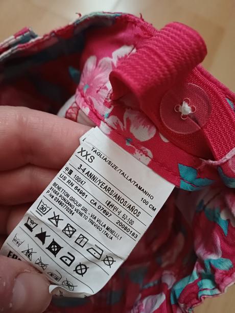 Krásne šortky 98/104, benetton,98