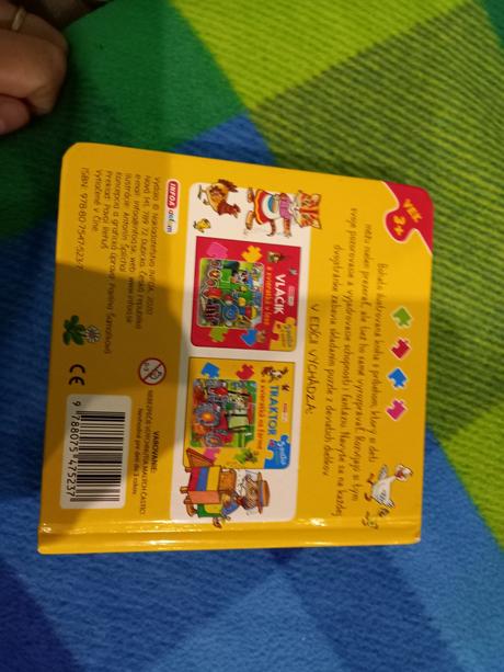 Kniha s puzzlami,