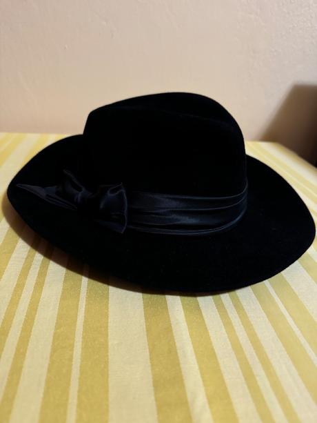 Dámsky klobúk, 56