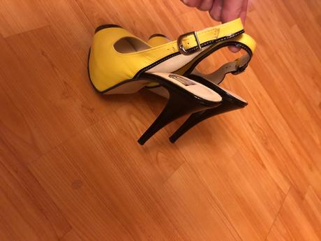 Žlté nové lodičky, 36