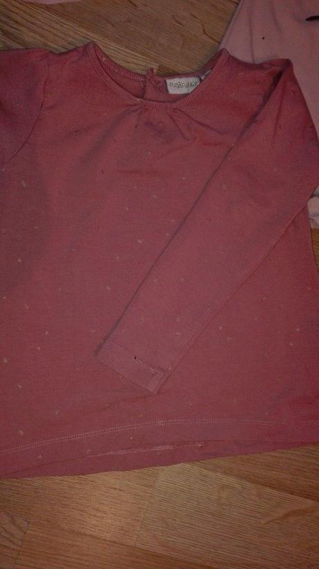 Tričko so zlatymi aplikáciami, 104