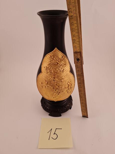 Cierna retro vaza s pozlatenym kvet. motivom, 