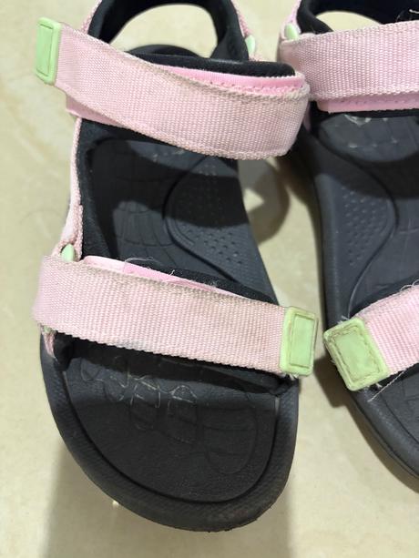 Sandálky, sinsay,31