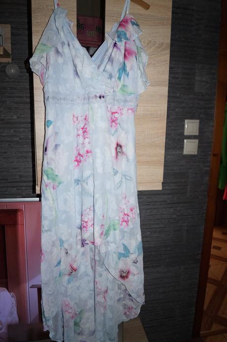 Kvetinové šaty, 40