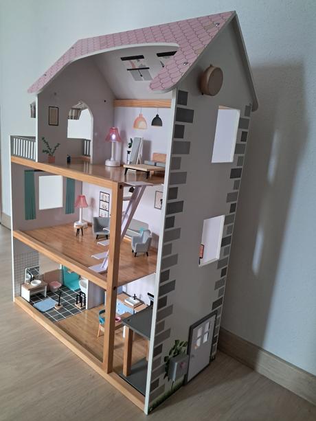 Predám domček pre bábiky, 