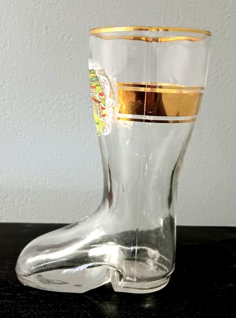 Sklenená topánka na pivo,