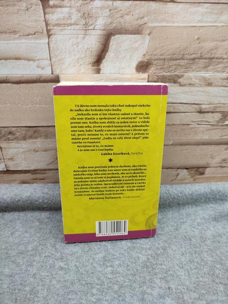 Svet mi je dlžný - eva urbaníková,