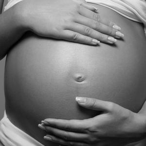 Je pôrod ľahší pre vyššie ženy so širokými bokmi?