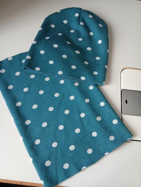 Čiapka a nakrcnik, 104