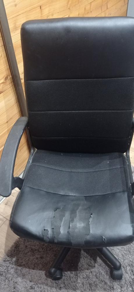 Kancelárska stolička,