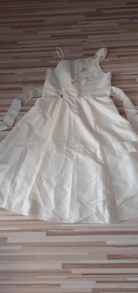 Príležitostné šaty, 140