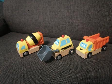 3 autíčka na drevené dráhy, 