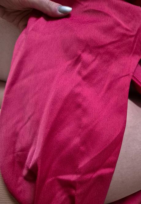 Elegantné lesklé šaty, m