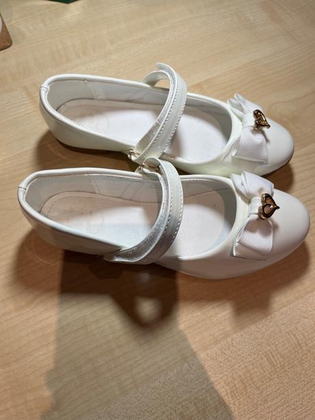 Topánky na prve sv. prijímanie, 31