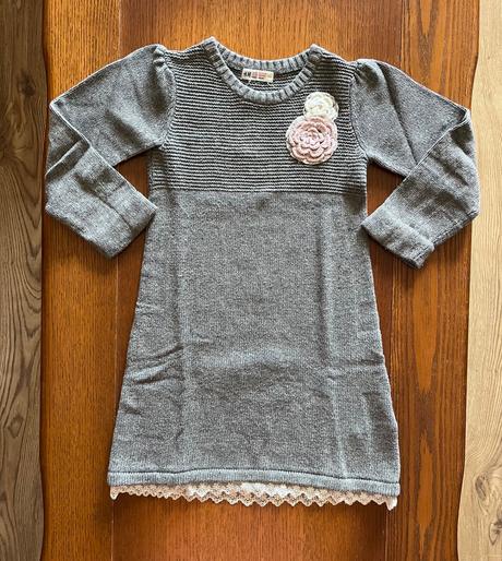 Teplé pleteninové šaty s čipkou a ružami 122/128, h&m,122
