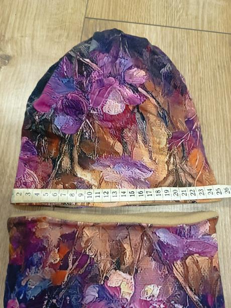 Čiapky z nákrčníkmi, 116