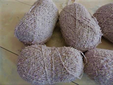 Uzlíčková buklé priadza na pletenie /300 gr.,